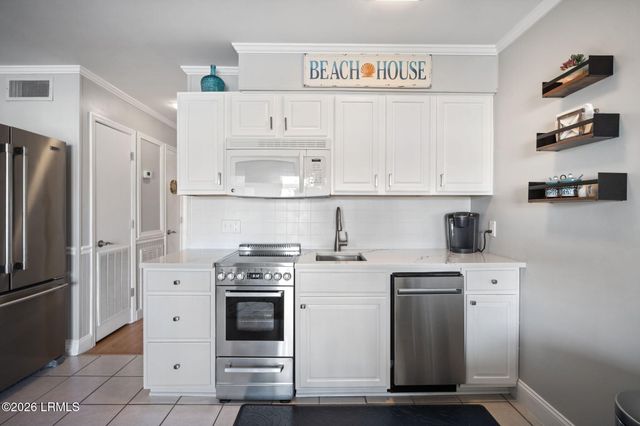 40 Folly Field Rd Apt A214, Hilton Head Island, SC 29928