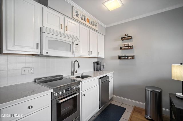 40 Folly Field Rd Apt A214, Hilton Head Island, SC 29928