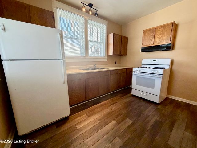 2015 E Oak St 2, New Albany, IN 47150