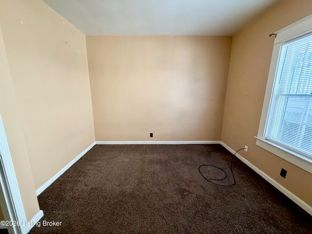 2015 E Oak St 2, New Albany, IN 47150