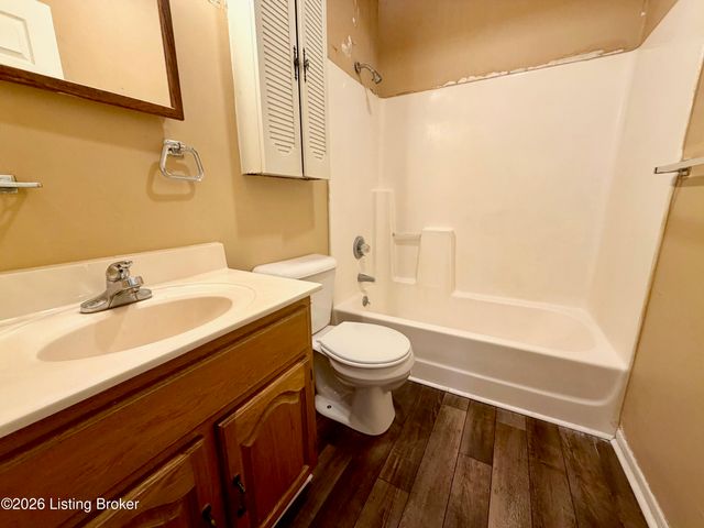 2015 E Oak St 2, New Albany, IN 47150