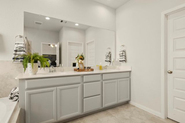9904 Smokehouse Silo Lane, Houston, TX 77080