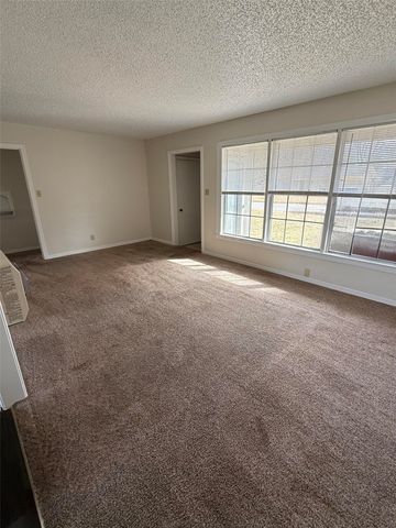 203 E 7th Street, Kaufman, TX 75142