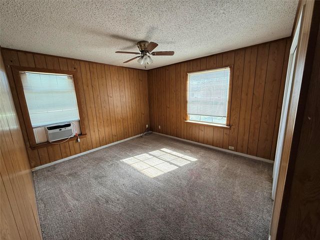 203 E 7th Street, Kaufman, TX 75142