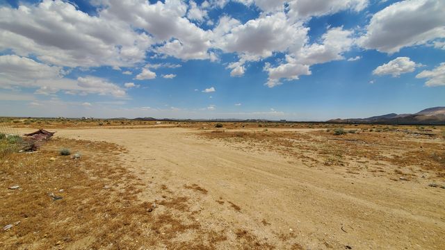 1800 Victor Avenue, Mojave, CA 93501