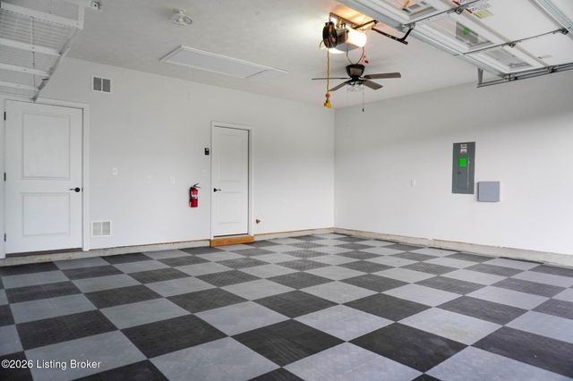 2821 Alder Wood Ln, La Grange, KY 40031