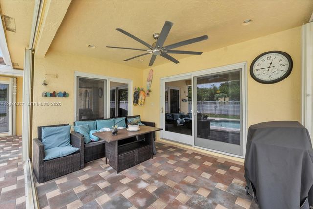 8177 NW 1st St, Coral Springs, FL 33071