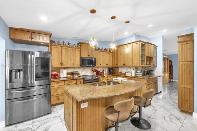 8177 NW 1st St, Coral Springs, FL 33071