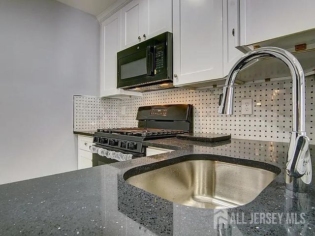 203 Sunshine Ct Court, Parlin, NJ 08859