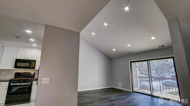 203 Sunshine Ct Court, Parlin, NJ 08859