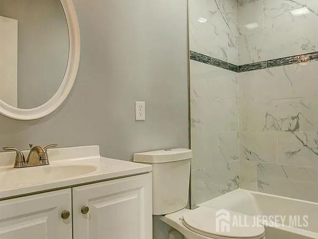 203 Sunshine Ct Court, Parlin, NJ 08859