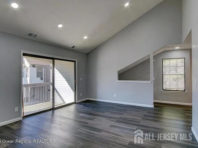 203 Sunshine Ct Court, Parlin, NJ 08859