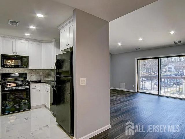 203 Sunshine Ct Court, Parlin, NJ 08859