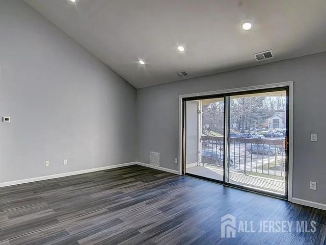 203 Sunshine Ct Court, Parlin, NJ 08859