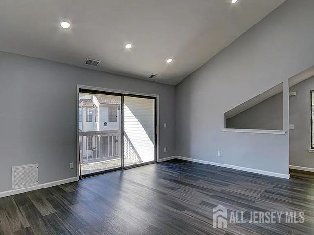 203 Sunshine Ct Court, Parlin, NJ 08859