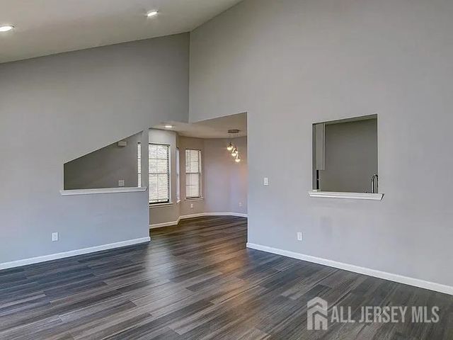 203 Sunshine Ct Court, Parlin, NJ 08859