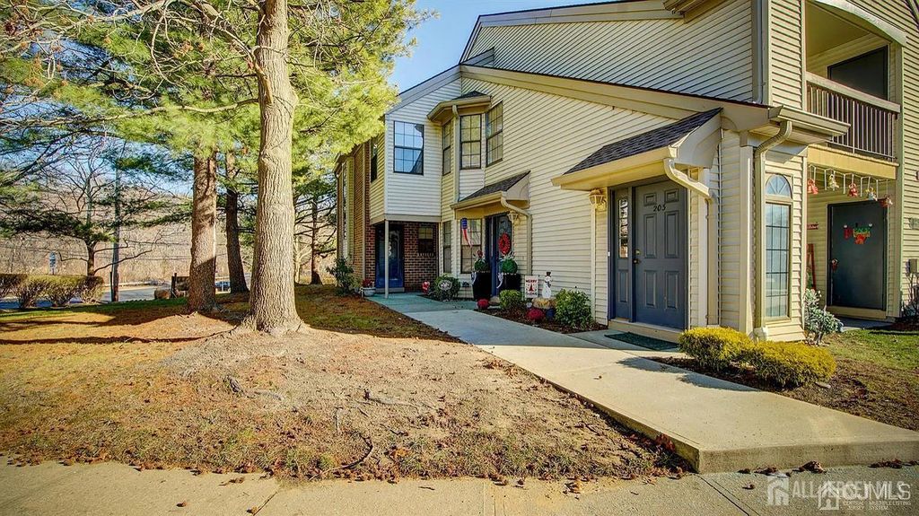 203 Sunshine Ct Court, Parlin, NJ 08859