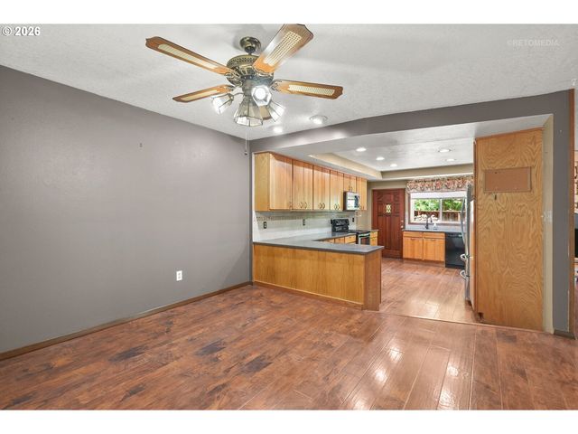 292 Nw MERLE Dr, Hillsboro, OR 97124