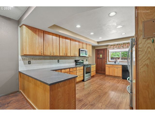 292 Nw MERLE Dr, Hillsboro, OR 97124