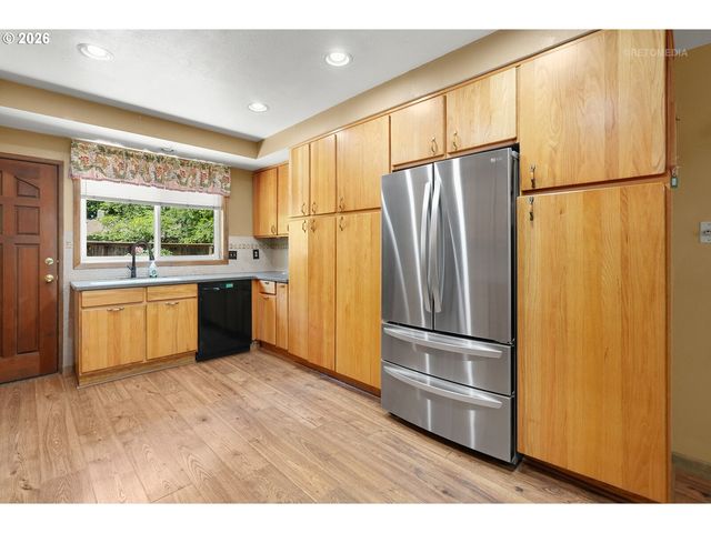 292 Nw MERLE Dr, Hillsboro, OR 97124