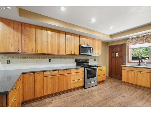 292 Nw MERLE Dr, Hillsboro, OR 97124