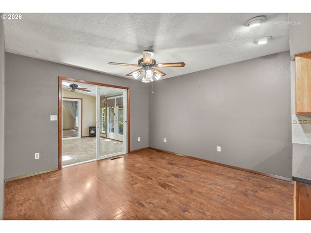 292 Nw MERLE Dr, Hillsboro, OR 97124