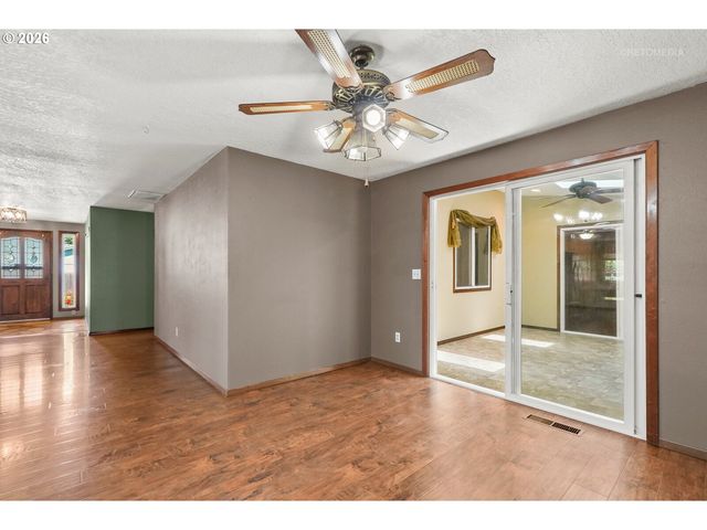 292 Nw MERLE Dr, Hillsboro, OR 97124