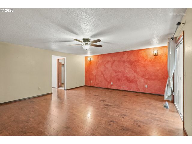 292 Nw MERLE Dr, Hillsboro, OR 97124