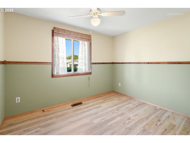 292 Nw MERLE Dr, Hillsboro, OR 97124
