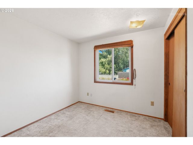 292 Nw MERLE Dr, Hillsboro, OR 97124