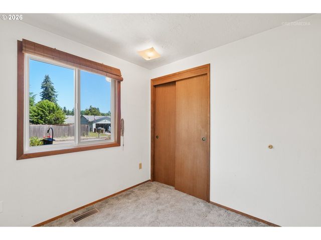 292 Nw MERLE Dr, Hillsboro, OR 97124
