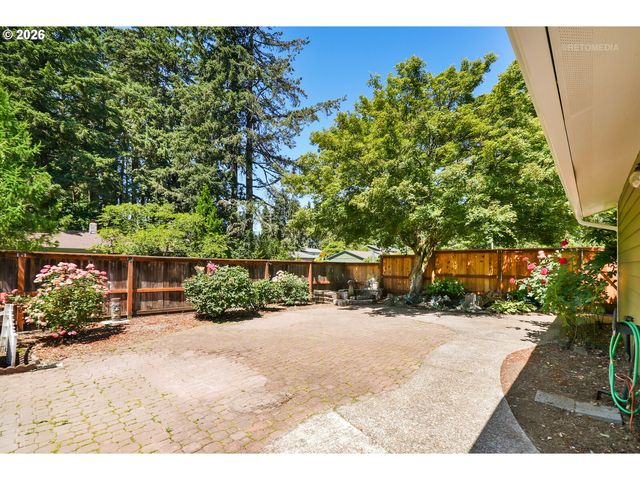 292 Nw MERLE Dr, Hillsboro, OR 97124
