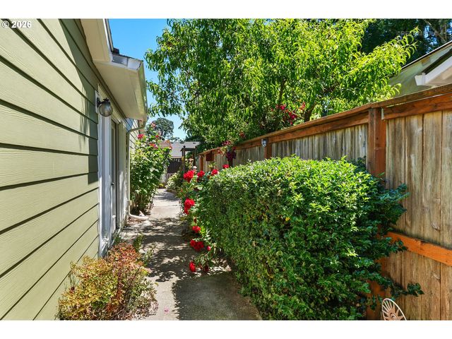 292 Nw MERLE Dr, Hillsboro, OR 97124