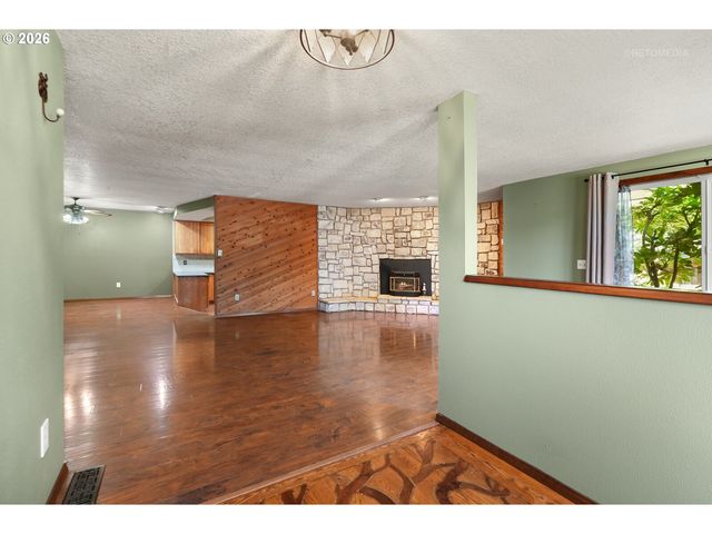 292 Nw MERLE Dr, Hillsboro, OR 97124
