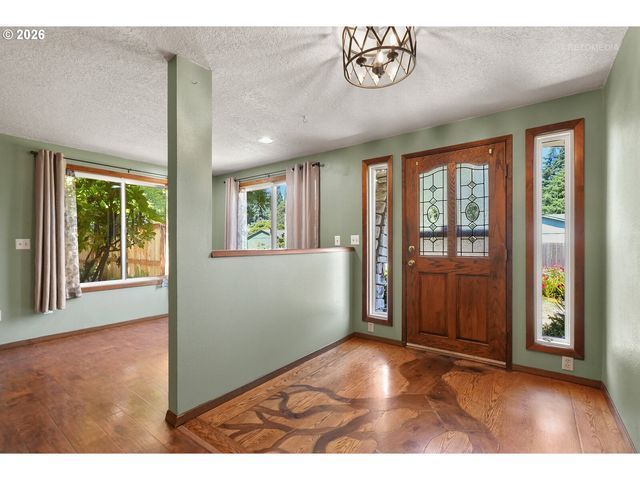 292 Nw MERLE Dr, Hillsboro, OR 97124