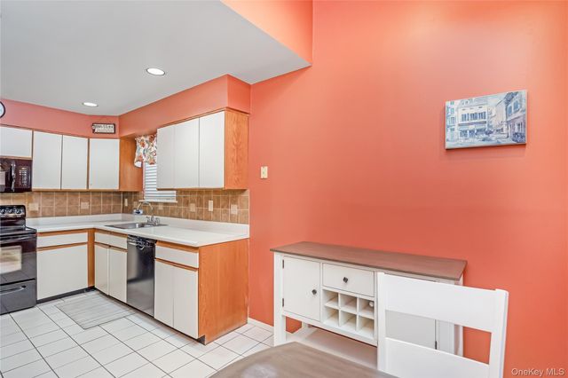 117 Laurel Lane, Wantagh, NY 11793