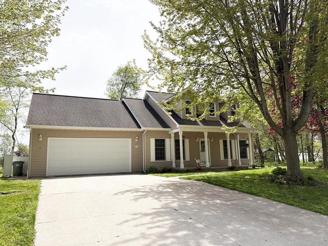 104 RIVERWOOD COURT, Mishicot, WI 54228