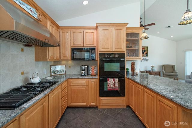 137 Bravo Road, Port Angeles, WA 98362