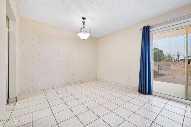 1146 S Alpine Circle, Green Valley, AZ 85614