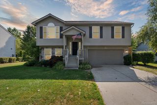 480 Andover Woods Drive, Fenton, MI 48430
