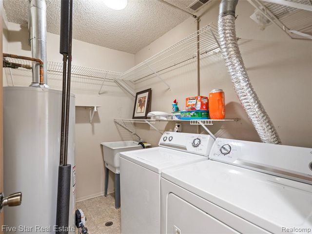 15012 Island Drive, Sterling Heights, MI 48313