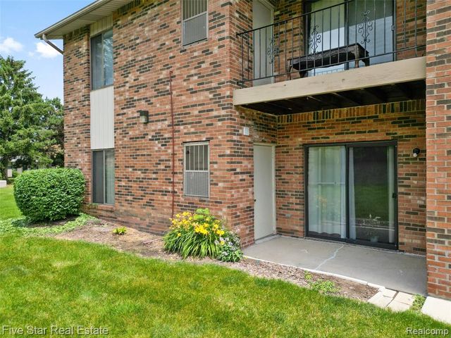 15012 Island Drive, Sterling Heights, MI 48313