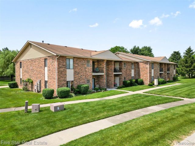 15012 Island Drive, Sterling Heights, MI 48313