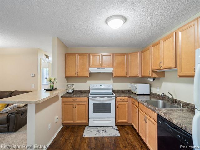 15012 Island Drive, Sterling Heights, MI 48313