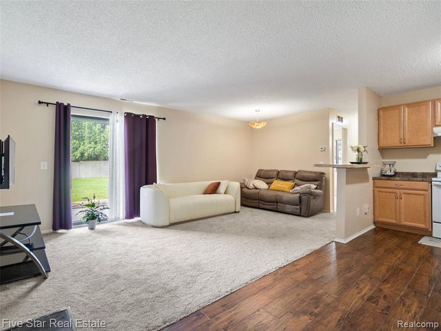 15012 Island Drive, Sterling Heights, MI 48313