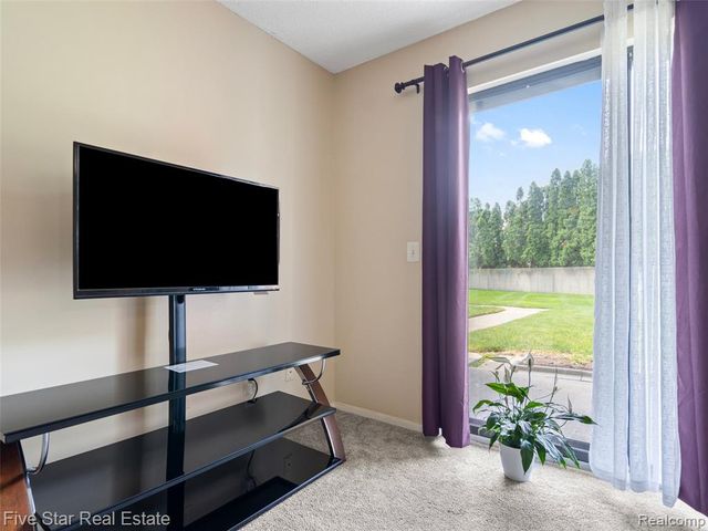 15012 Island Drive, Sterling Heights, MI 48313