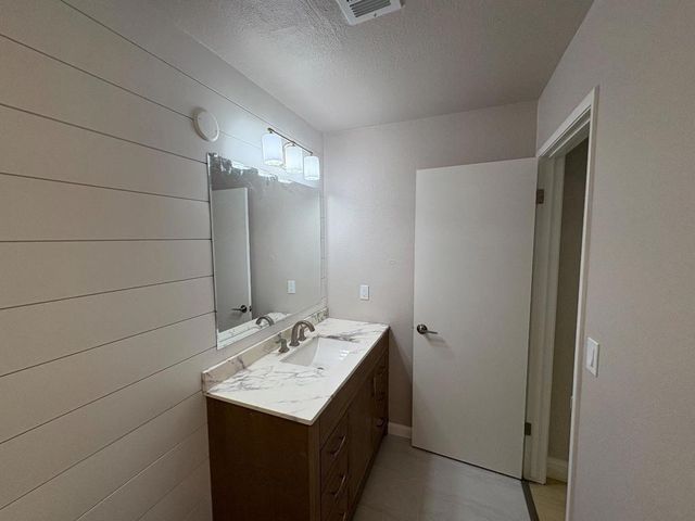 6042 Coad Lane, Riverbank, CA 95367