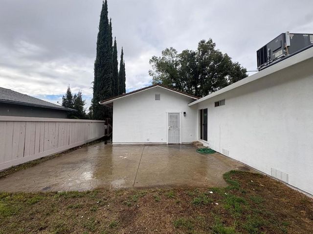 6042 Coad Lane, Riverbank, CA 95367