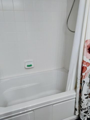 9655 Woods Drive 517, Skokie, IL 60077