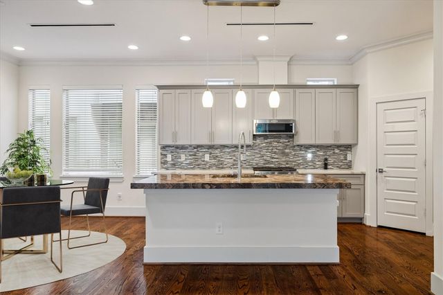 4833 Chenevert Street, Houston, TX 77004